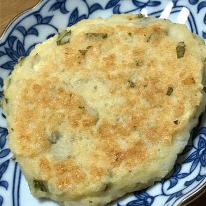 生バジルで作ってみました。香りが広がりいい感じです。ヘルシー食材でとってもいいですね。